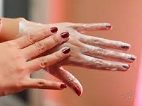 Лечение трещин на коже рук