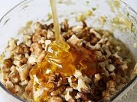 Полезный грецкий орех с медом