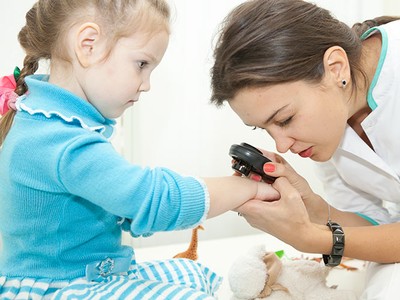 Чем занимается детский дерматолог?