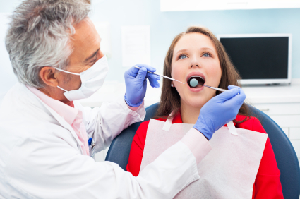 Осмотр у стоматолога: важность профилактического и первого осмотра
