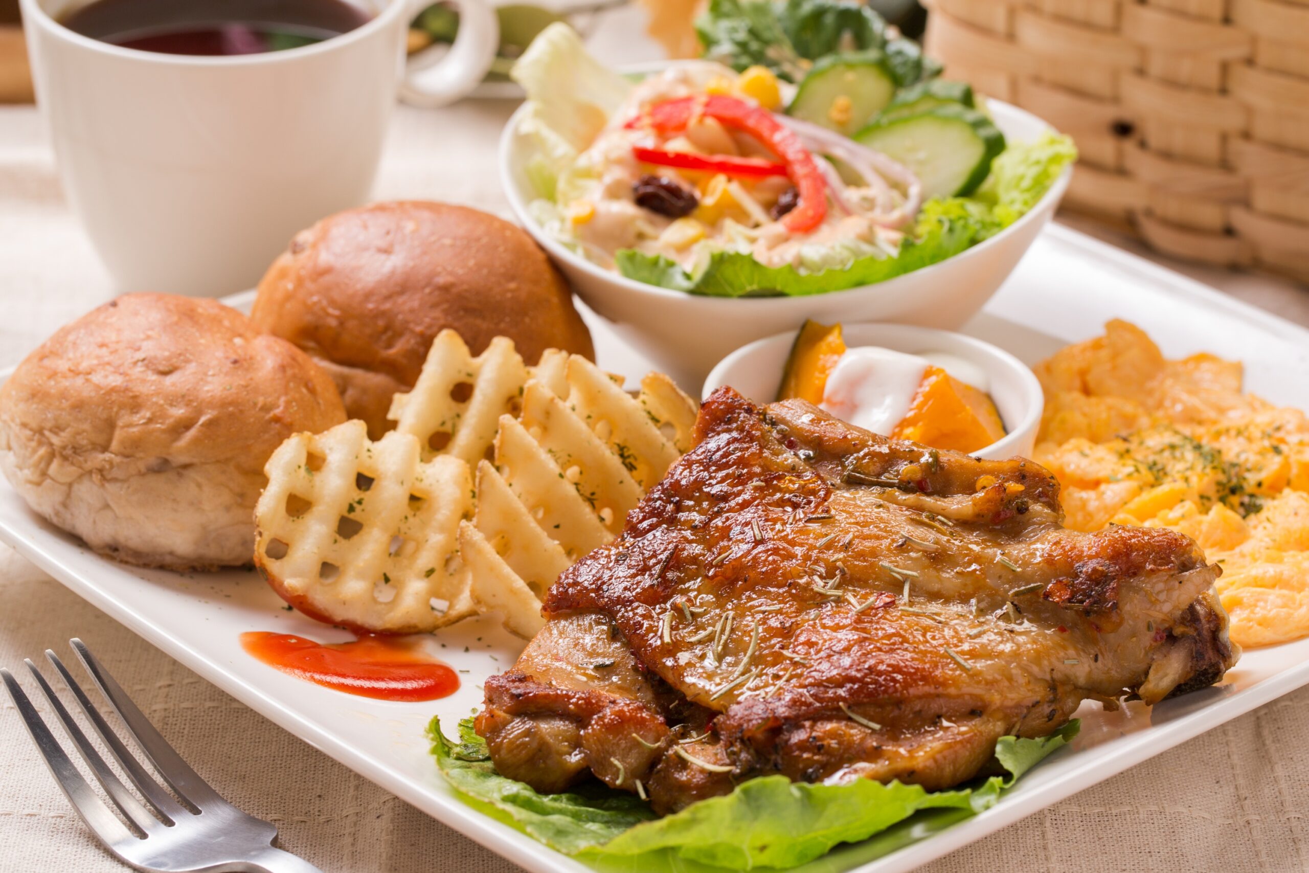 Как заказать комплексный обед в Алматы?