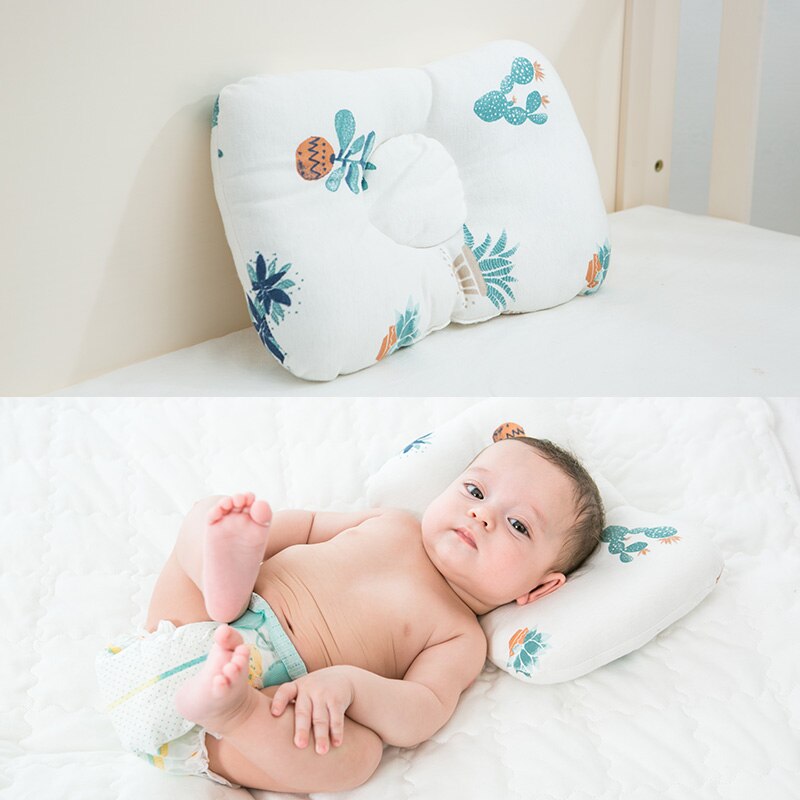 Какой должна быть подушка для новорожденного в кроватку?