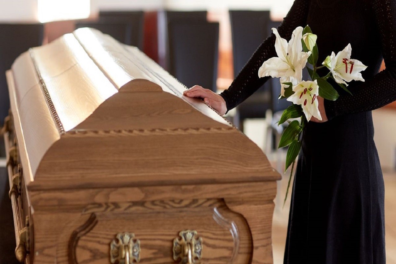 Как выбрать ритуальную службу для организации похорон?