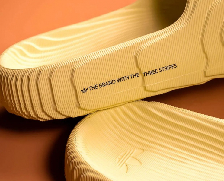 Канье Уэст обвинил adidas в плагиате. Что не понравилось главному партнёру бренда