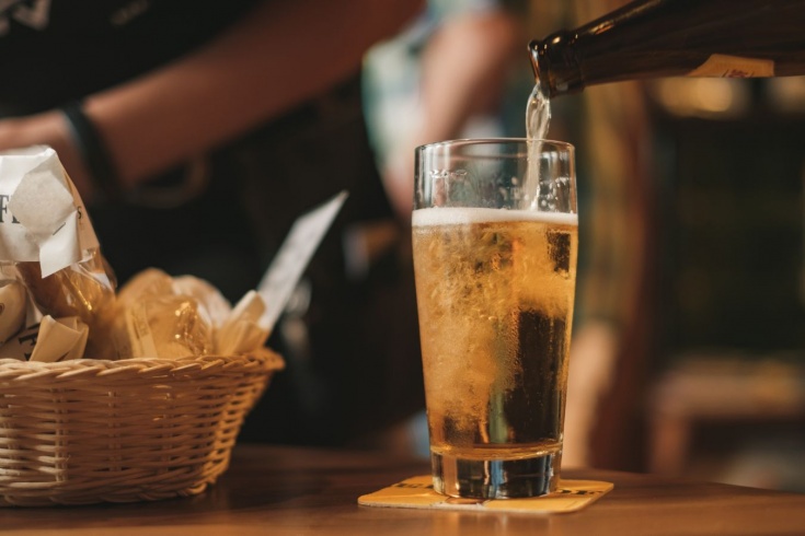 Диетолог рассказала, как на самом деле пиво влияет на женское здоровье