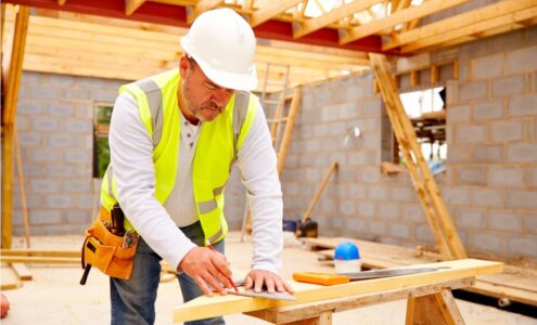 Почему строительство дома стоит доверить профессионалам?