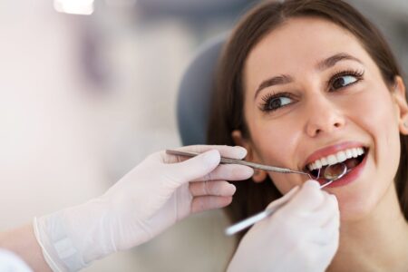 Почему лечение зубов важно доверять только профессионалам?
