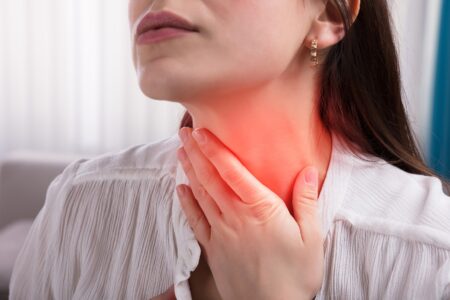 Как лечить боли в горле?
