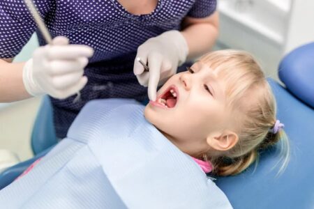 Особенности удаления молочных зубов в детском возрасте