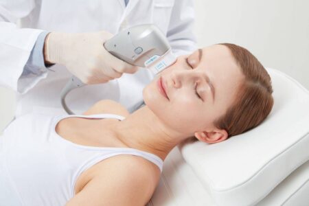 Ультраформер: современная процедура, которая помогает подтянуть кожу лица и шеи