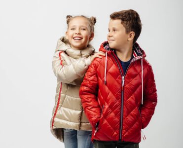 Как правильно выбрать куртку для ребенка по сезону?
