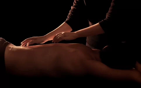 Почему мужчины любят эротический массаж?-
