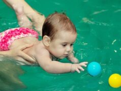 Почему так важно заниматься грудничковым плаванием?