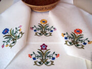 Преимущества машинной вышивки на одежде