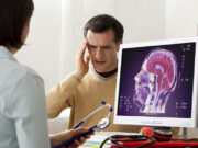 Какие болезни лечит невролог?