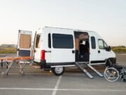 Какой транспорт используется для перевозки лежачих больных?