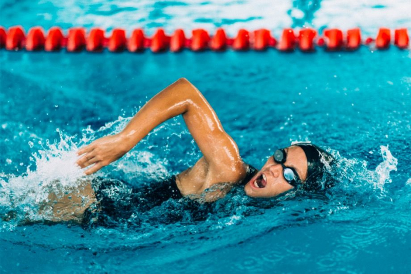 7 главных ошибок при плавании в бассейне, которые часто допускают новички
