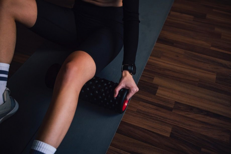 Как тренироваться, если болят колени: 5 безопасных упражнений на ноги