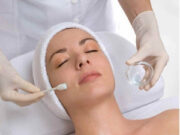 Что представляет собой атравматическая чистка лица?