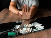 Как помочь наркоману бросить употреблять наркотики?