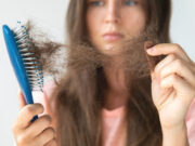 Как бороться с выпадением волос у женщин