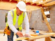 Почему строительство дома стоит доверить профессионалам?