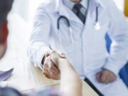 Почему стоит вызывать нарколога на дом?