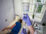 Капельница от запоя: применение комплексного инфузионного лечения пациента при алкогольном отравлении