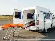 Как организовать безопасную и спокойную перевозку лежачего больного по Москве